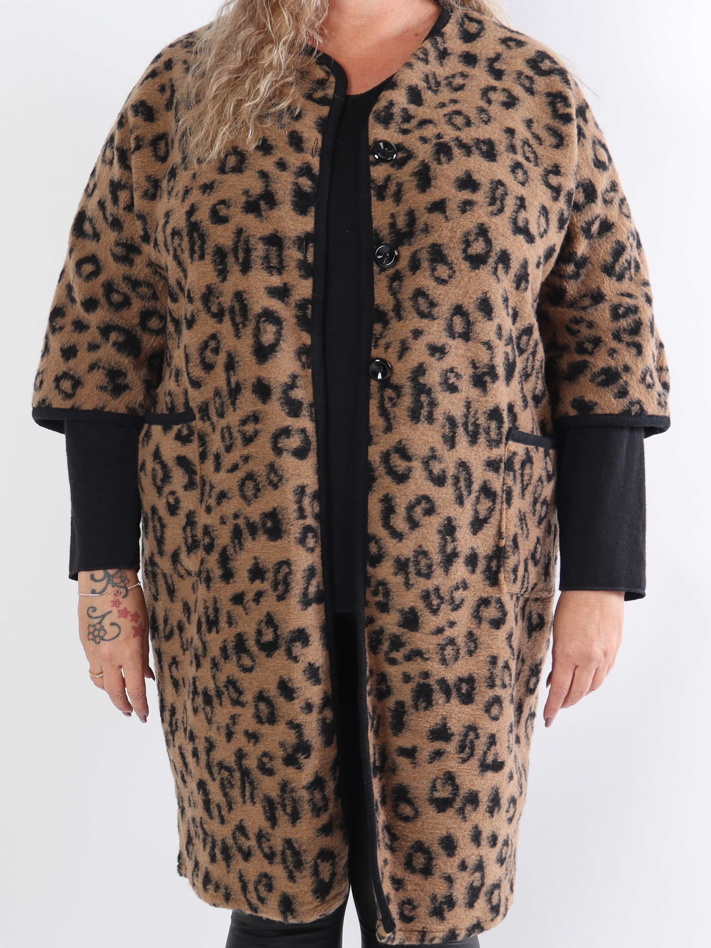 Arianna Leo- Plus size frakke i leopardprint med uld i